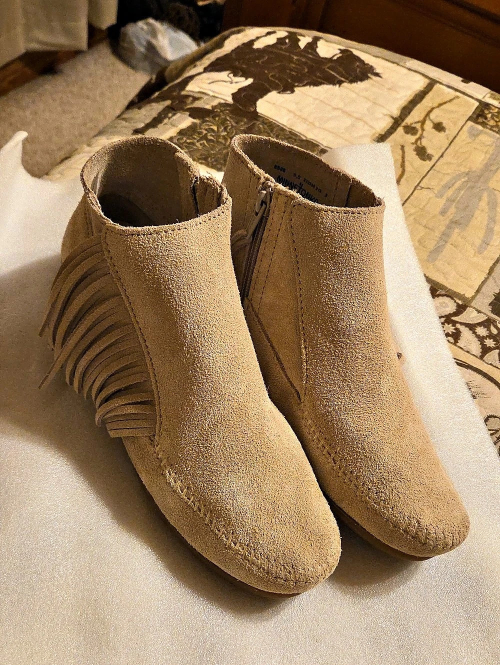 Minnetonka Double Fringe Side Zip Boot Beige US 9.5